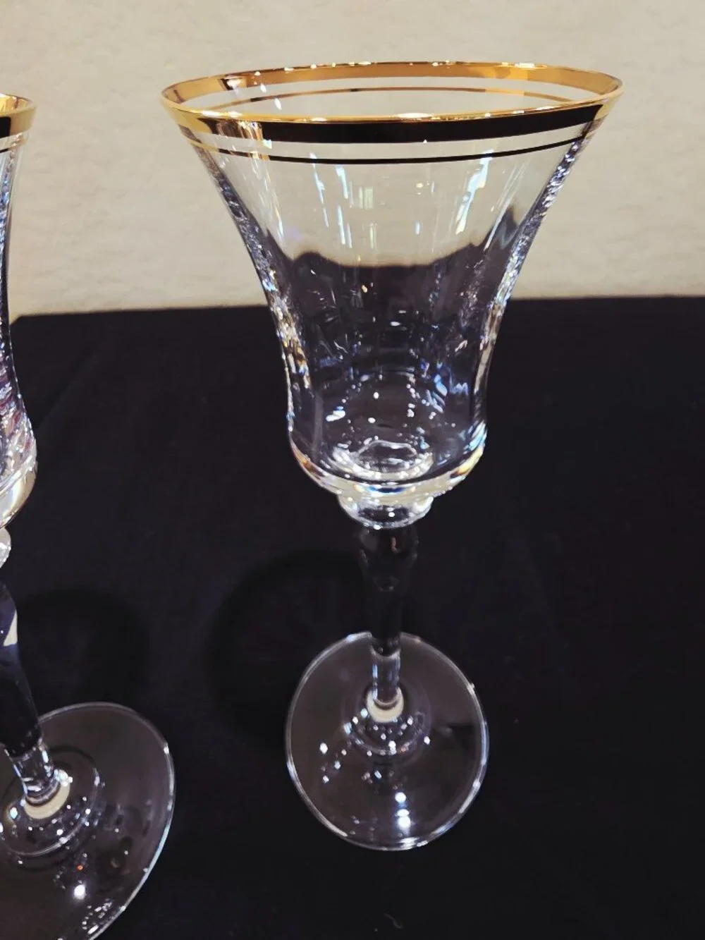 1987-2010 Jamestown Clear Gold Trim Mikasa Crystal Luxury Wine Glasses Glass x 2